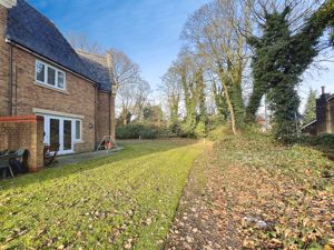 Communal Garden- click for photo gallery